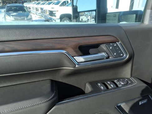 New 2025 GMC Sierra 3500 SLT w/ SLT Premium Package image 8