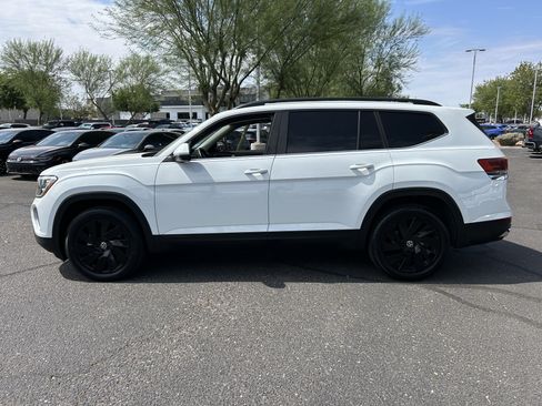 Used 2024 Volkswagen Atlas SE FWD image 2