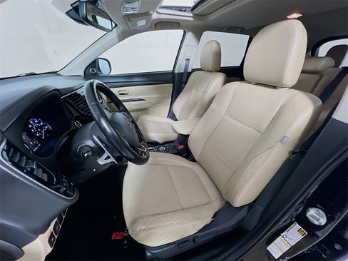 Used 2016 Mitsubishi Outlander GT image 21