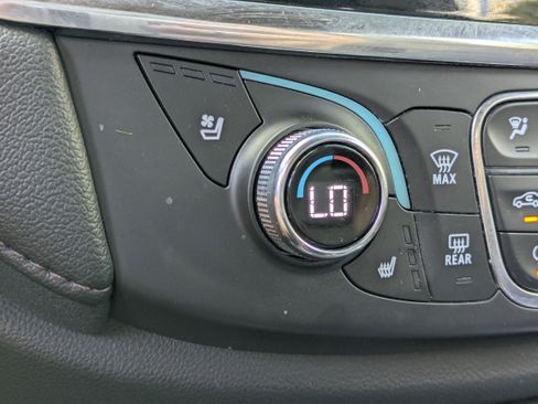 Used 2023 Chevrolet Traverse High Country image 31