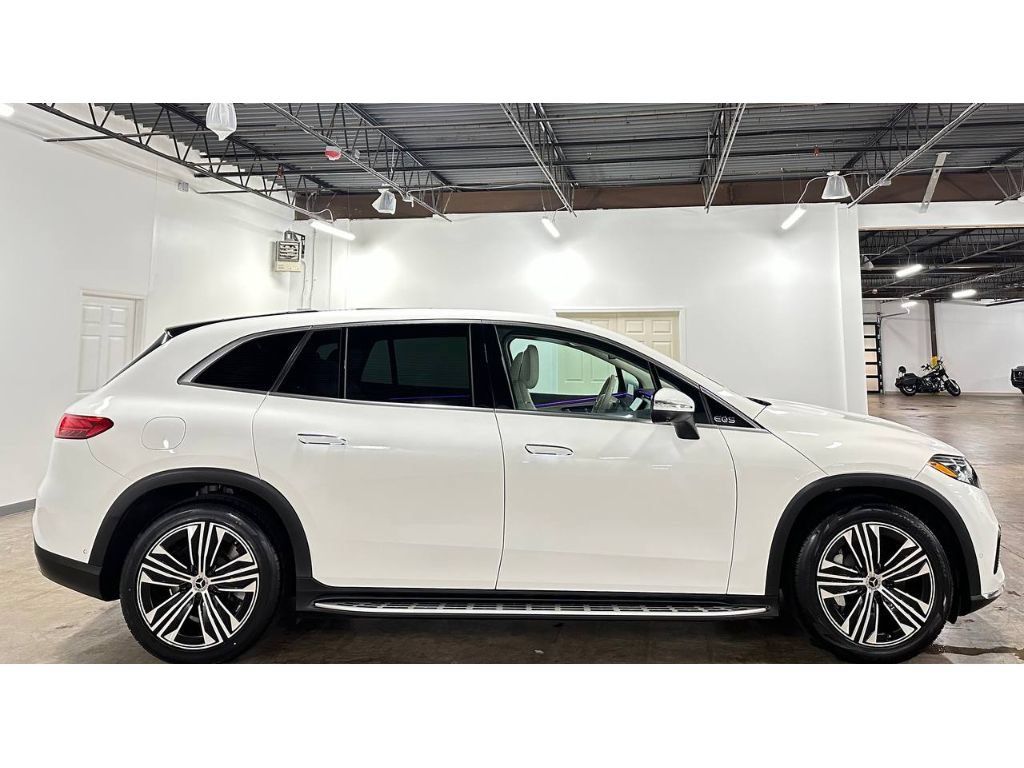 Used 2023 Mercedes-Benz EQS 450+ SUV image 11