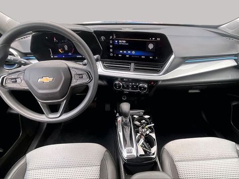 Used 2025 Chevrolet Trax LT FWD image 15