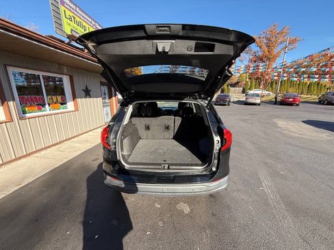 Used 2019 GMC Terrain SLE w/ Driver Convenience Package FWD image 9
