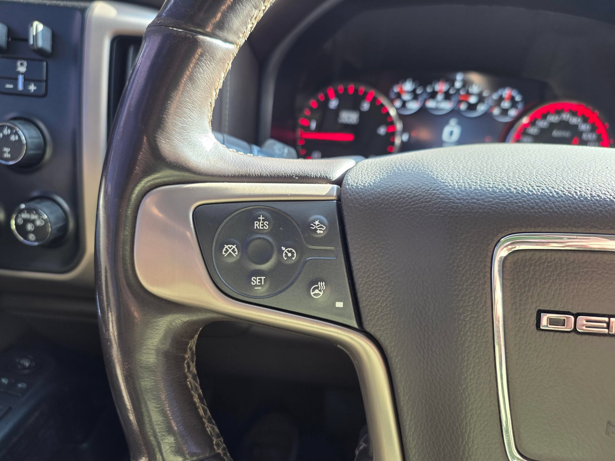 Used 2016 GMC Sierra 2500 Denali AWD/4WD image 21