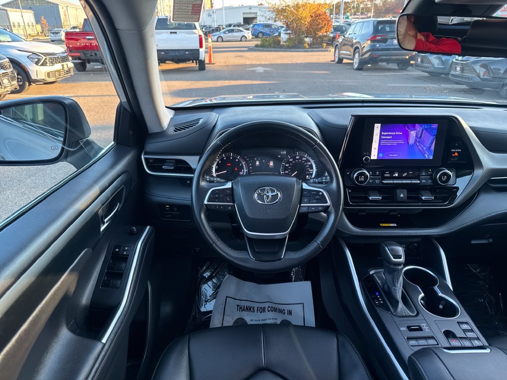 Used 2024 Toyota Highlander XLE AWD/4WD image 11