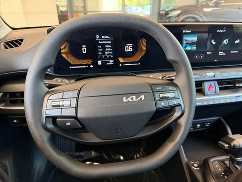 Used 2025 Kia K4 LXS FWD image 27