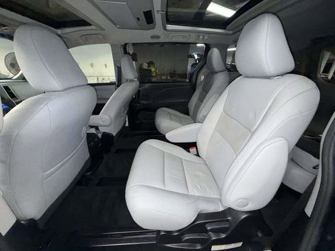 Used 2017 Toyota Sienna Limited Premium AWD/4WD image 19
