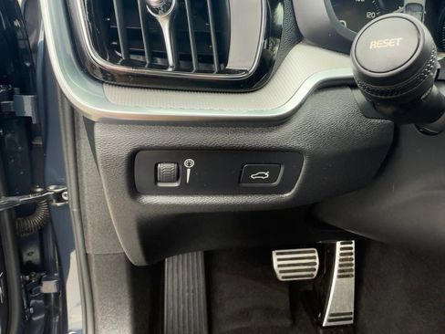 Used 2019 Volvo S60 T5 R-Design image 19