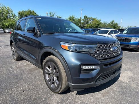 Used 2024 Ford Explorer XLT w/ Equipment Group 202A AWD/4WD image 2