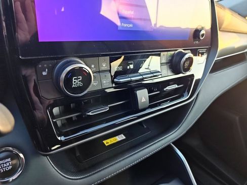 Used 2023 Toyota Highlander XLE FWD image 9