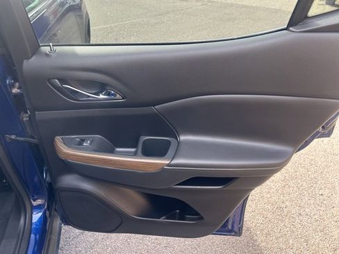 Certified 2023 GMC Acadia SLE w/ Driver Convenience Package image 8