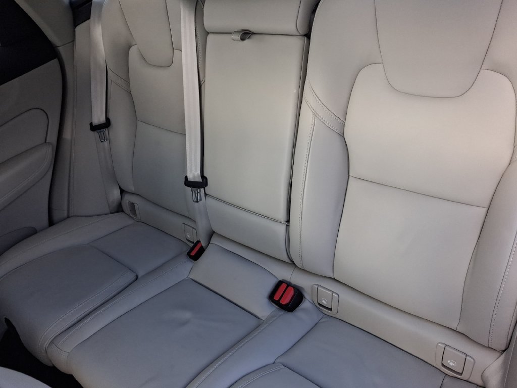 Used 2024 Volvo XC60 B5 Ultimate w/ Protection Package Premier AWD/4WD image 40