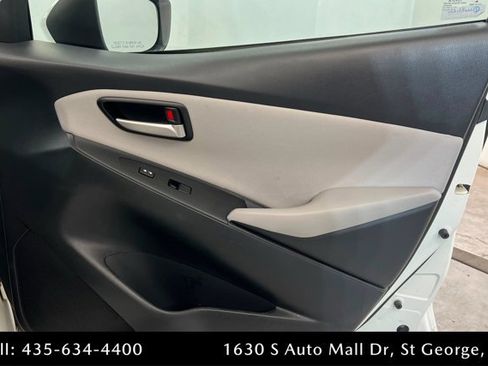 Used 2020 Toyota Yaris LE image 22