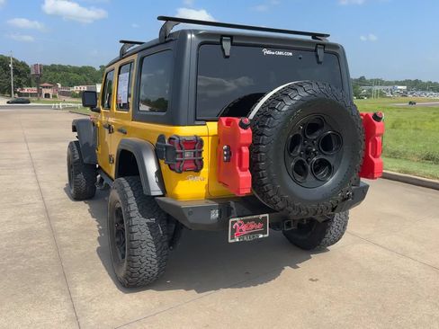 Used 2020 Jeep Wrangler Unlimited Rubicon w/ Dual Top Group AWD/4WD image 6