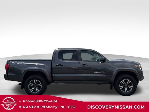 Used 2018 Toyota Tacoma TRD Sport w/ Technology Package AWD/4WD image 5
