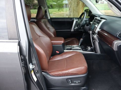 Used 2016 Toyota 4Runner Limited AWD/4WD image 22