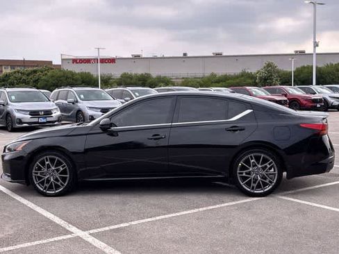Used 2023 Nissan Altima 2.0 SR FWD image 3