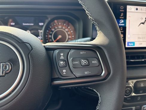 New 2025 Jeep Gladiator Willys image 22