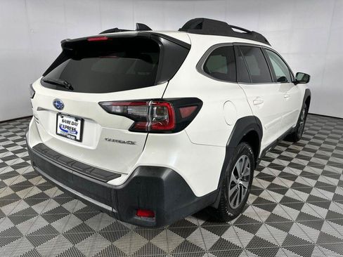 Used 2025 Subaru Outback Premium AWD/4WD image 5
