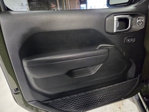 Used 2023 Jeep Gladiator Willys image 13