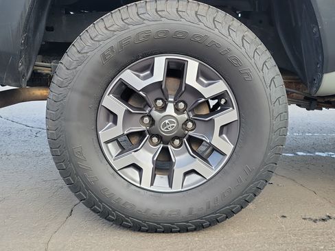 Used 2018 Toyota Tacoma TRD Off-Road image 5