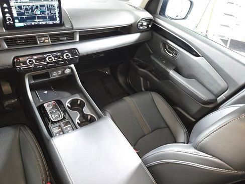 Used 2025 Honda Pilot Touring image 18