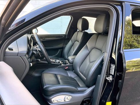 Certified 2026 Porsche Macan AWD/4WD image 5
