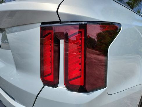 New 2026 Kia Sorento LX FWD image 33