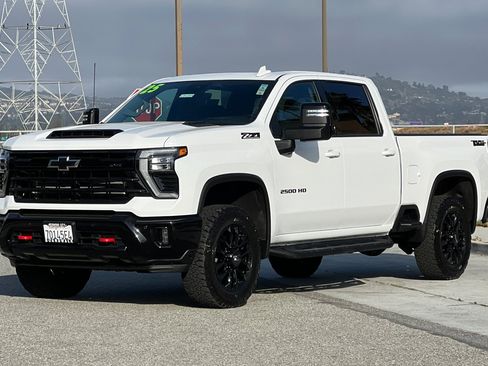 Used 2025 Chevrolet Silverado 2500 LTZ w/ LTZ Plus Package image 8