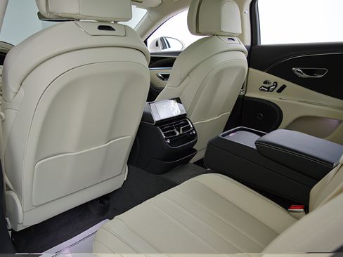 Certified 2023 Bentley Flying Spur Plug-In Hybrid AWD/4WD image 31