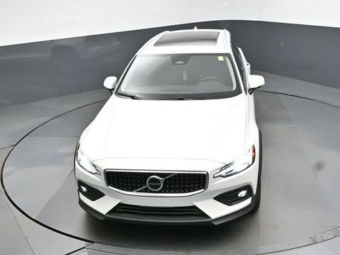 New 2026 Volvo V60 B5 Cross Country Plus w/ Climate Package AWD/4WD image 45