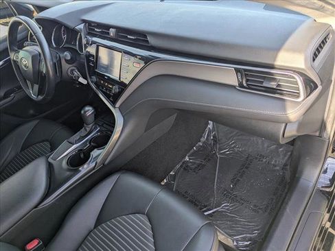 Used 2020 Toyota Camry SE image 18