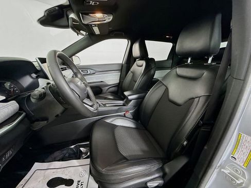 Used 2024 Jeep Compass Latitude image 18