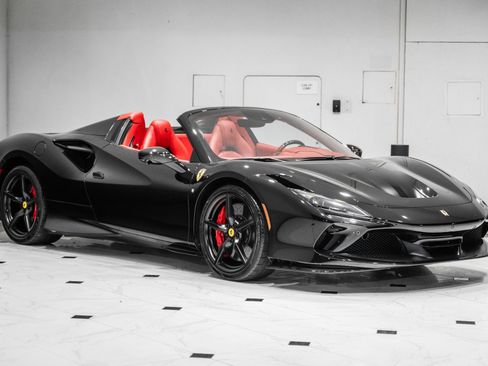 Used 2021 Ferrari F8 Tributo RWD image 3