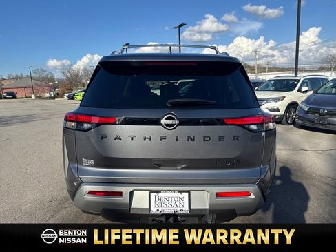 Used 2025 Nissan Pathfinder Platinum w/ Black Appearance Package image 8
