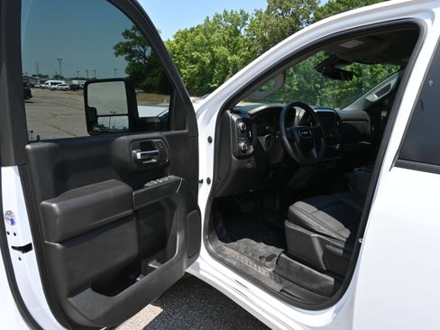 Used 2024 GMC Sierra 2500 Pro w/ Convenience Package AWD/4WD image 16