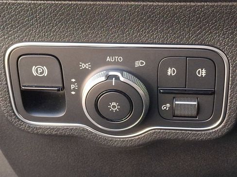 Used 2026 Mercedes-Benz GLB 250 4MATIC image 22