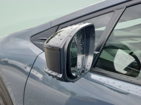 Used 2024 Toyota Prius LE FWD image 5