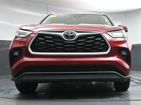 Certified 2022 Toyota Highlander XLE image 24