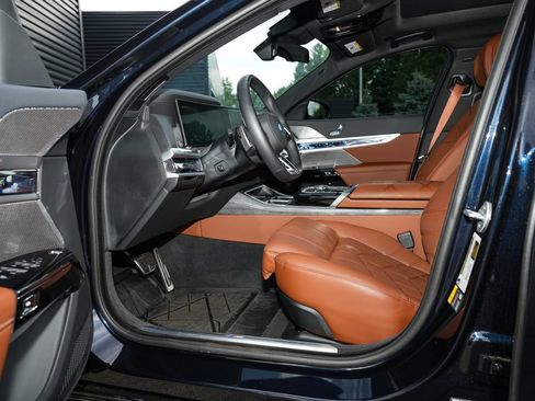 Used 2025 BMW i7 xDrive60 AWD/4WD image 20