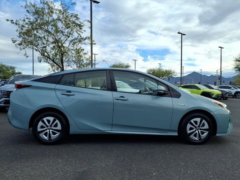 Used 2016 Toyota Prius image 7