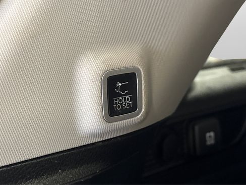 Used 2023 Jeep Grand Cherokee Limited image 46