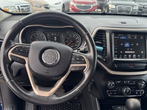Used 2015 Jeep Cherokee Latitude w/ Cold Weather Group AWD/4WD image 17