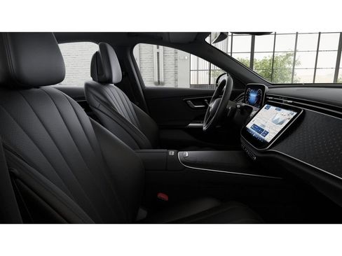 New 2026 Mercedes-Benz E 450 4MATIC Sedan image 4