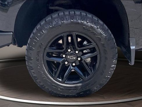 Used 2022 Chevrolet Silverado 1500 LT Trail Boss w/ Convenience Package II AWD/4WD image 9