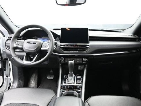 New 2026 Jeep Compass Latitude image 23