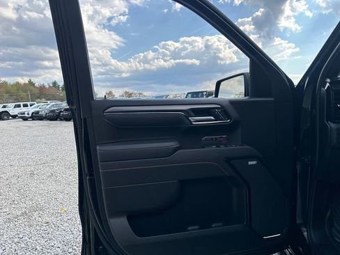Used 2025 GMC Sierra 1500 AT4 w/ Technology Package AWD/4WD image 24