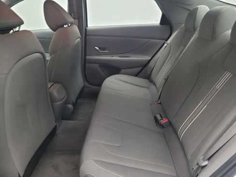 Used 2023 Hyundai Elantra Blue image 18