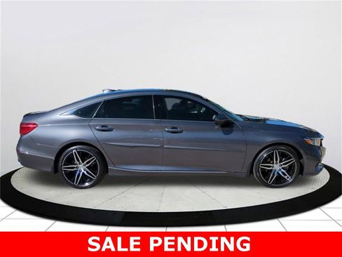 Used 2021 Honda Accord Touring image 2