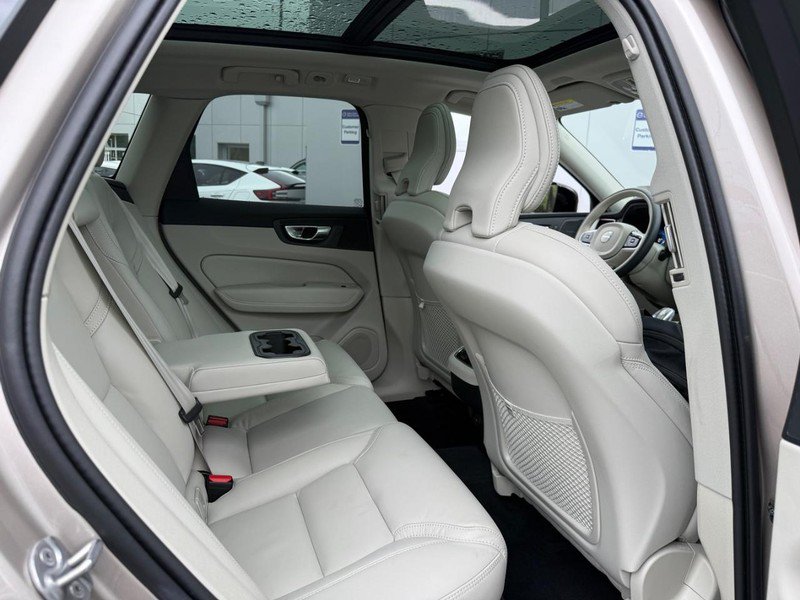 Used 2026 Volvo XC60 B5 Ultra AWD/4WD image 11